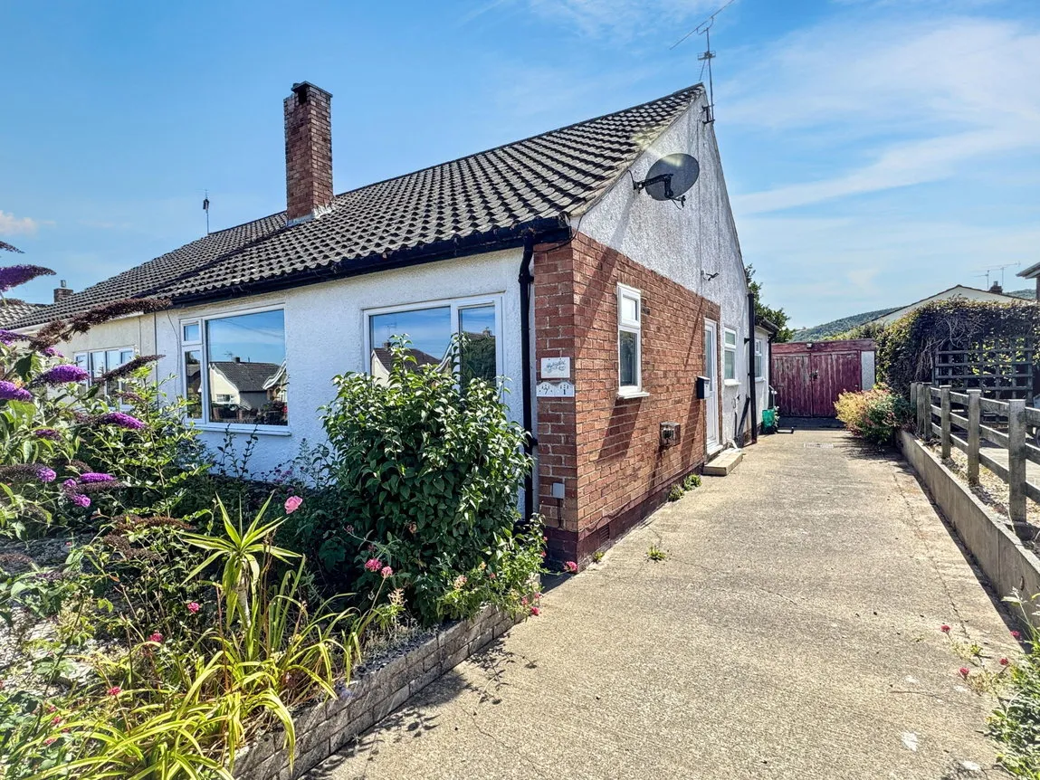 2 bed house for sale — The Broadway, Abergele, Conwy, LL22 7DF