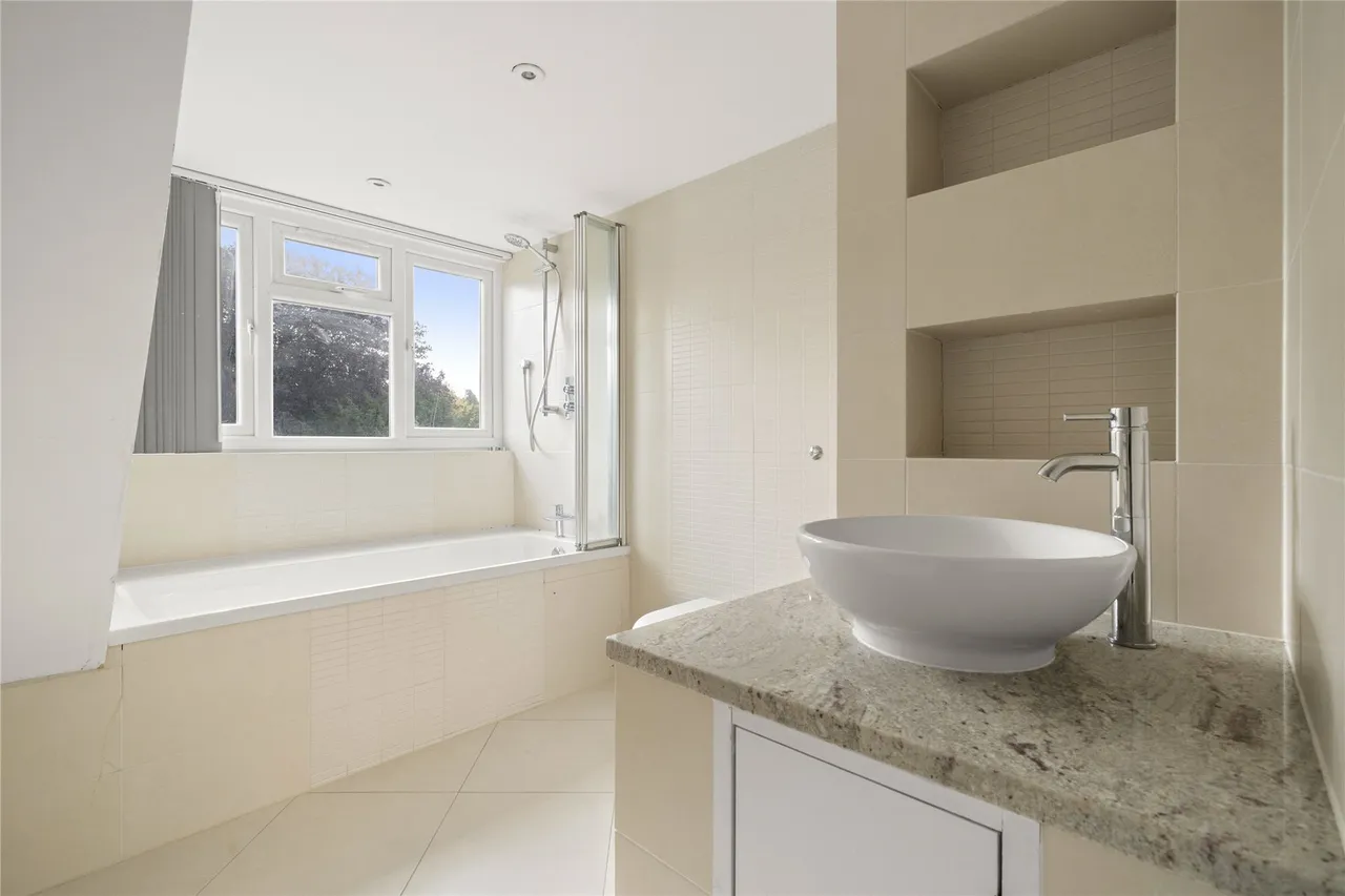 West End Lane, Esher, KT10, photo 11