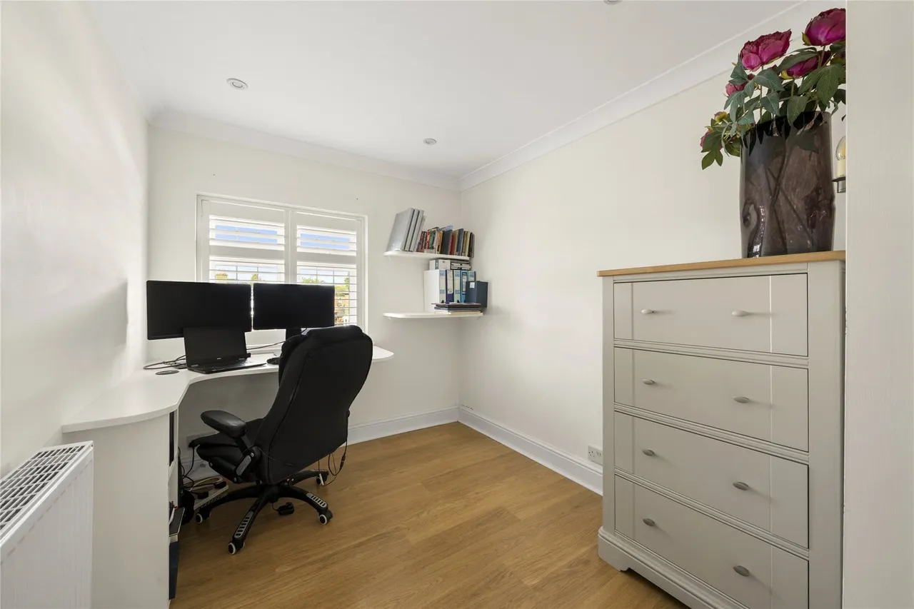 West End Lane, Esher, KT10, photo 12