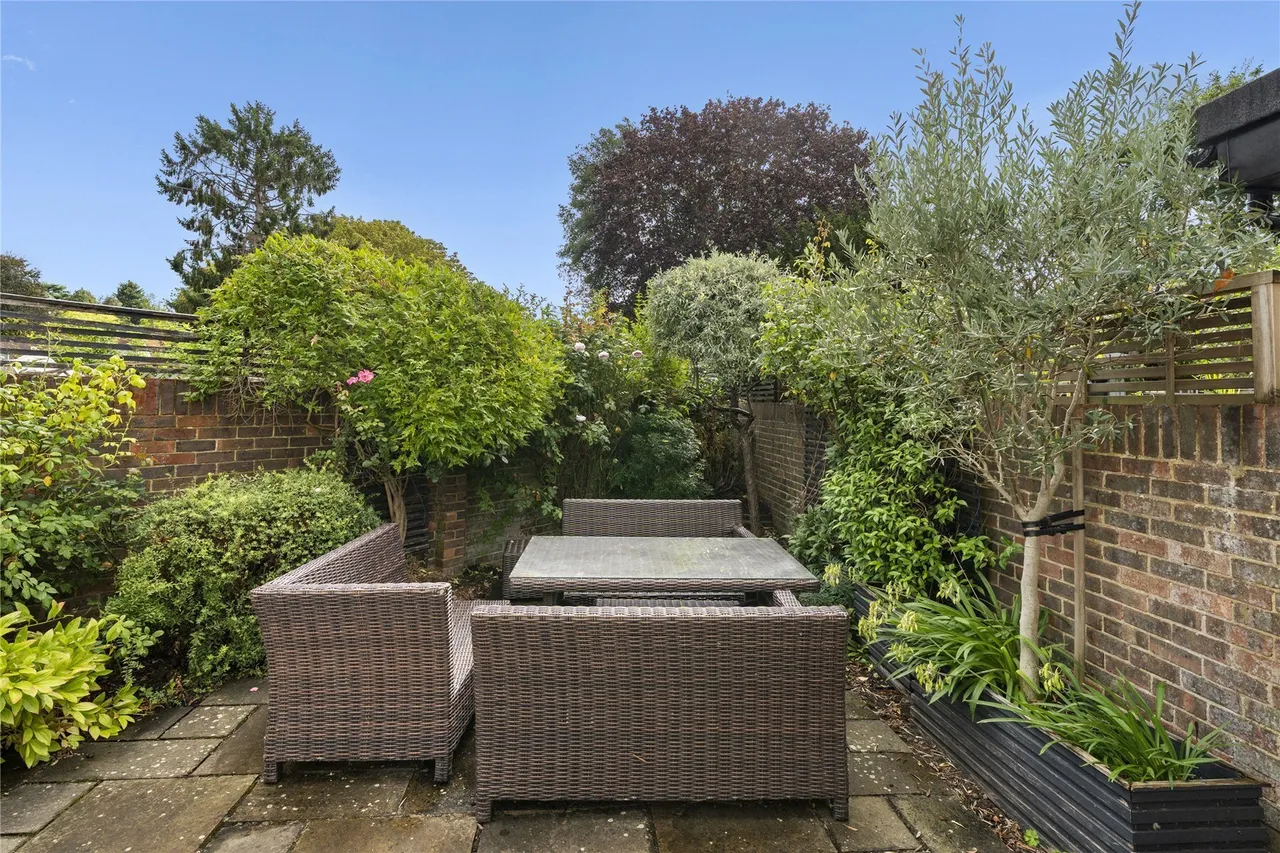 West End Lane, Esher, KT10, photo 13