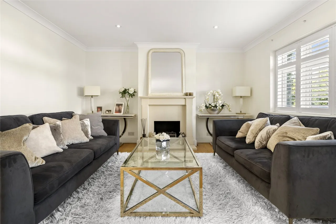 West End Lane, Esher, KT10, photo 2