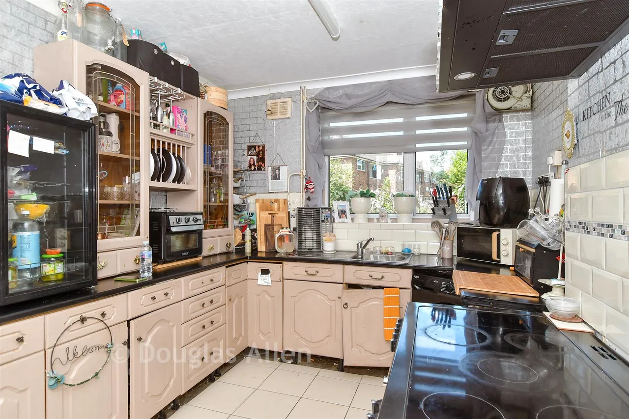 Dorking Road, Romford, RM3, photo 4
