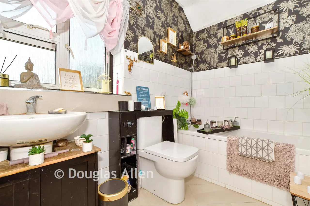 Dorking Road, Romford, RM3, photo 7