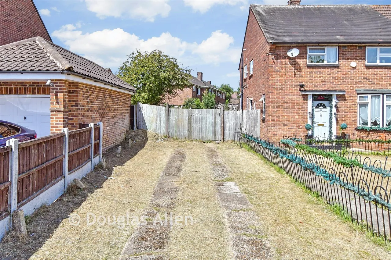 Dorking Road, Romford, RM3, photo 2