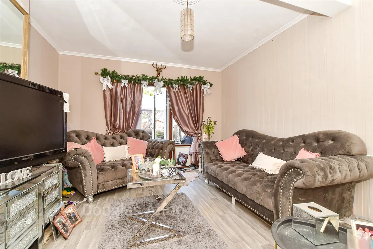 Dorking Road, Romford, RM3, photo 3