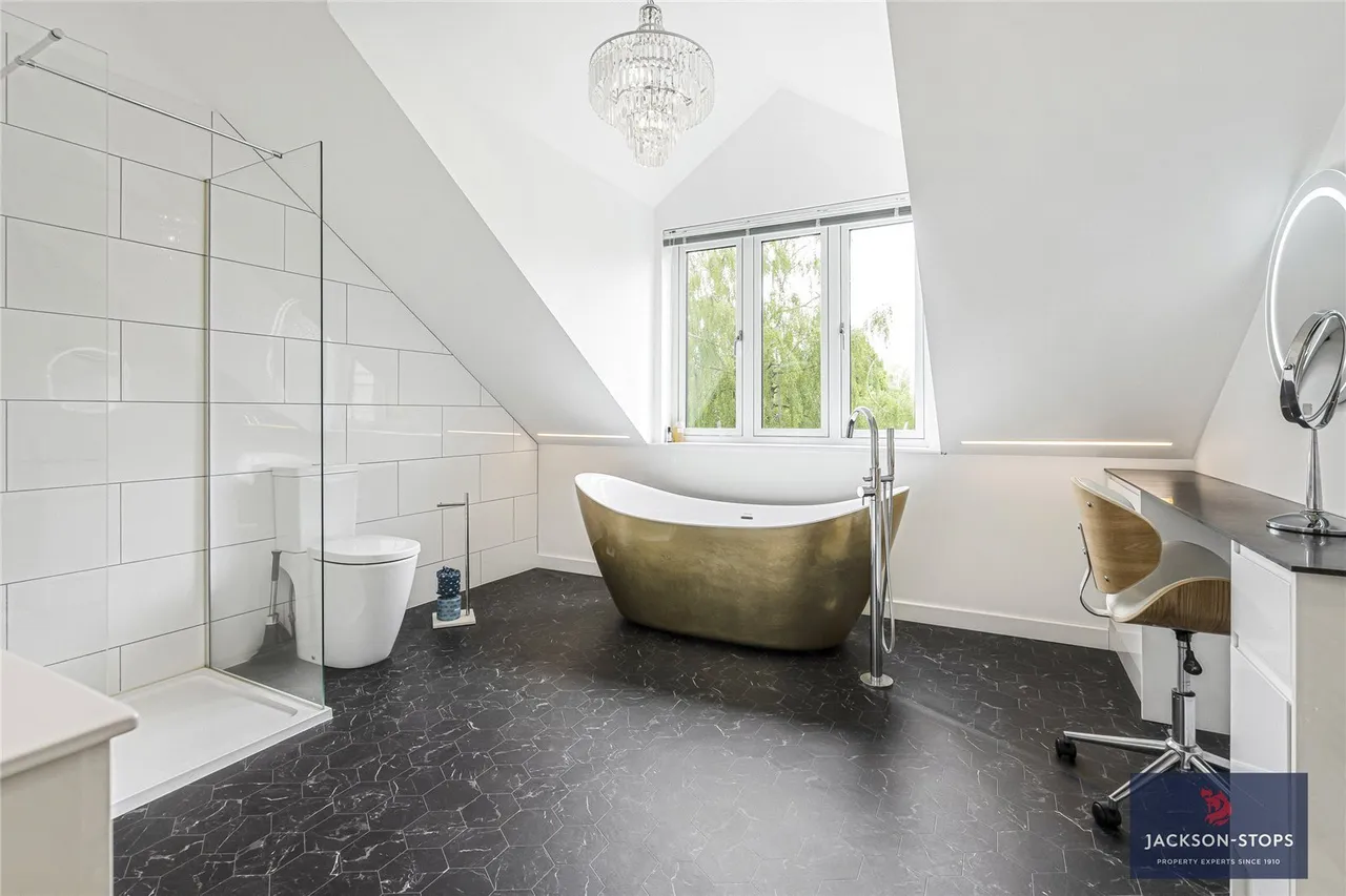Walden Road, Sewards End, CB10, photo 17