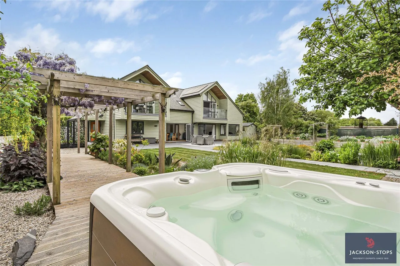 Walden Road, Sewards End, CB10, photo 9