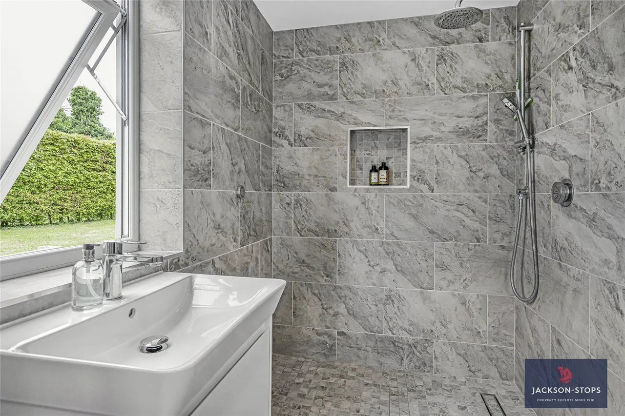 Walden Road, Sewards End, CB10, photo 19