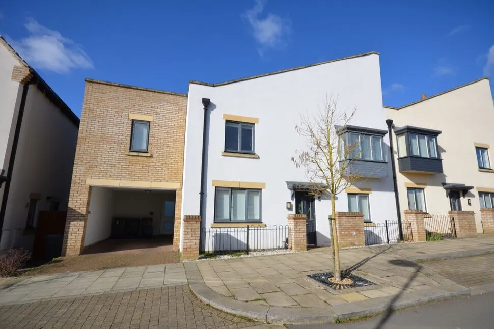 4 bed house to rent — Ashby Wood Drive, Upton, Northampton, NN5