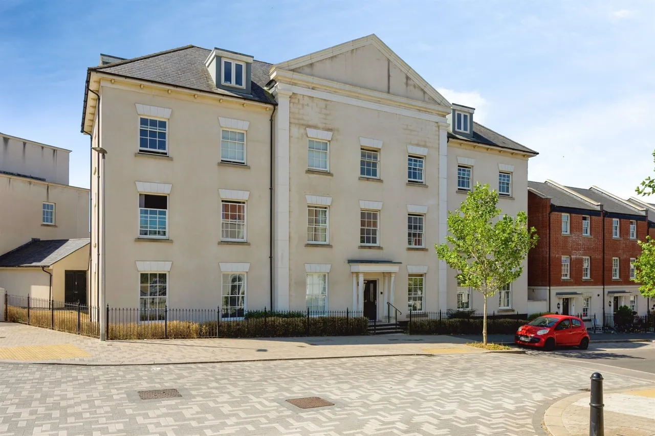 2 bed flat for sale, Aquila Drive, Sherford, PL9