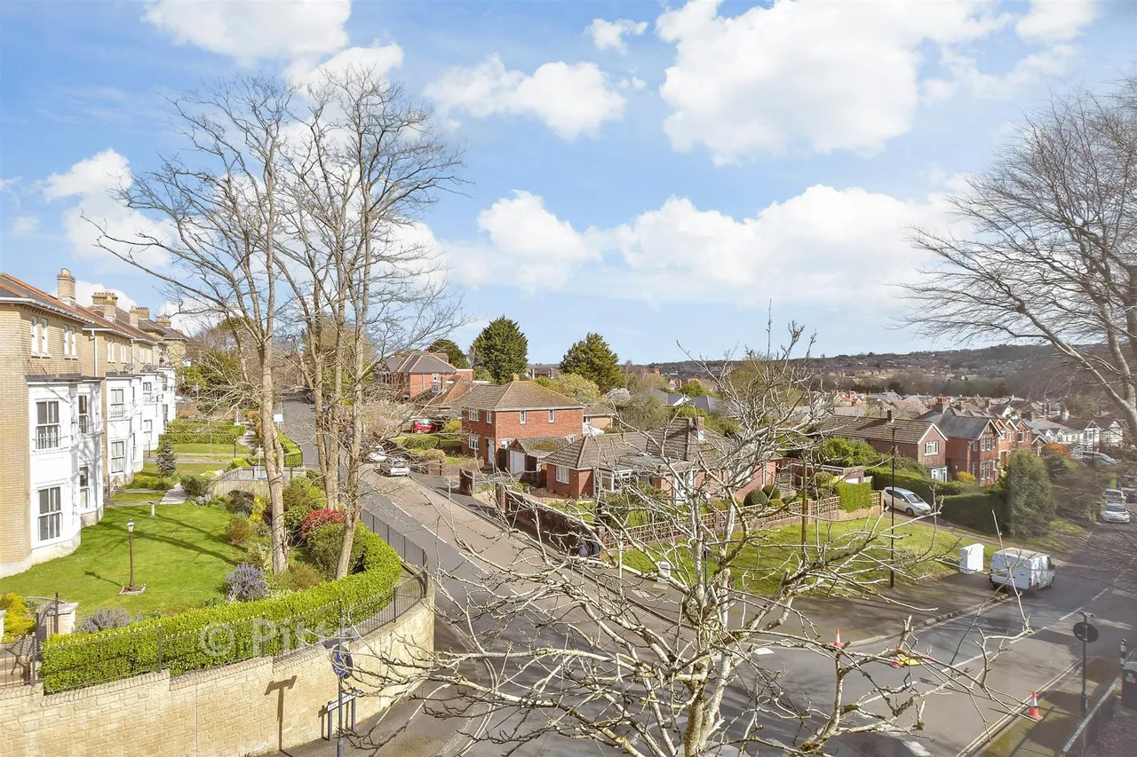 4 bed house for sale, Whitepit Lane, Newport, PO30