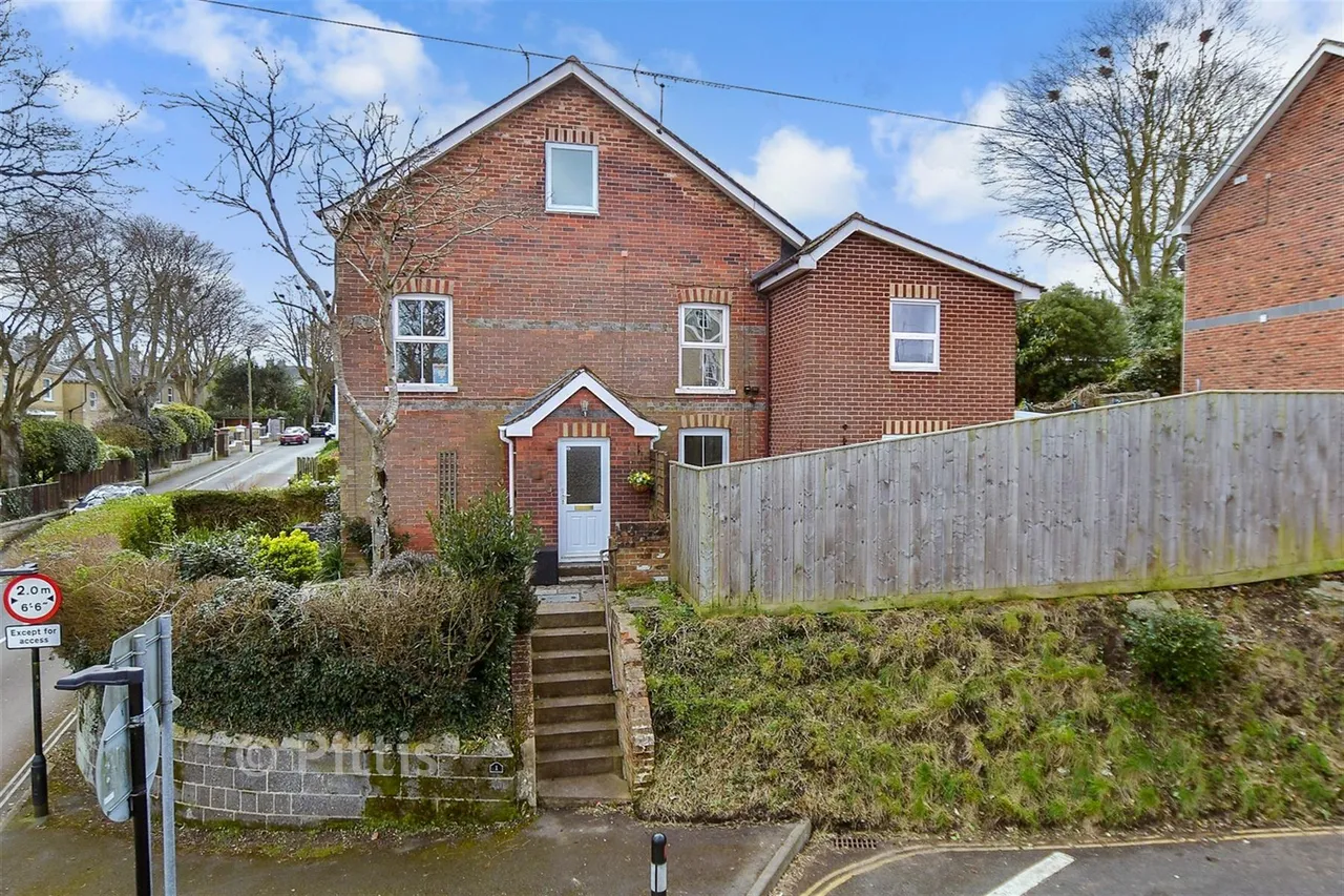 Whitepit Lane, Newport, PO30, photo 2