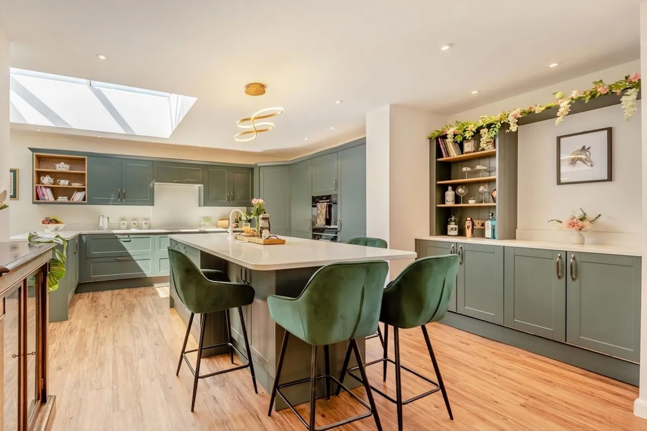 4 bed house for sale, Warren Close, West Hill, EX11