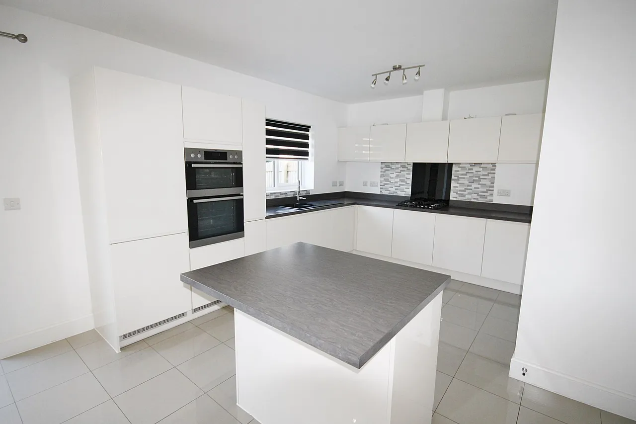 Lakenheath Crescent, Great Sankey, Warrington, Warrington, WA5 3UE, photo 2