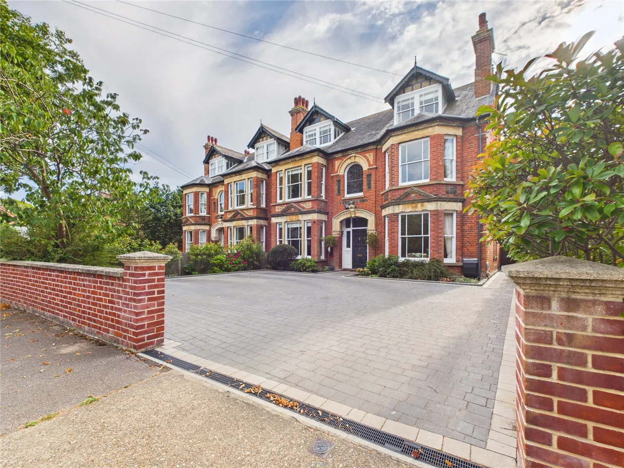 6 bed house for sale — The Avenue, Lowestoft, Suffolk, NR33 7LH