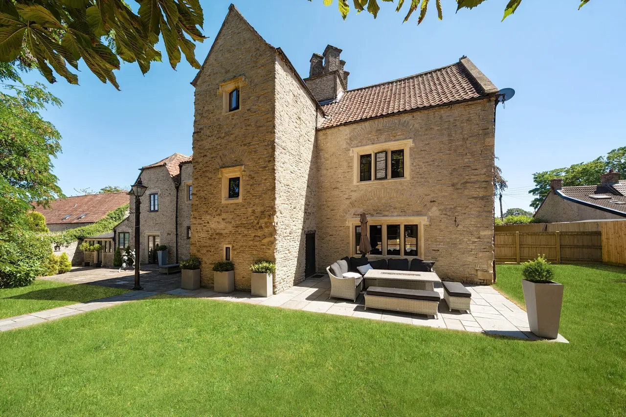 5 bed house for sale — Westerleigh Road, Pucklechurch, BS16