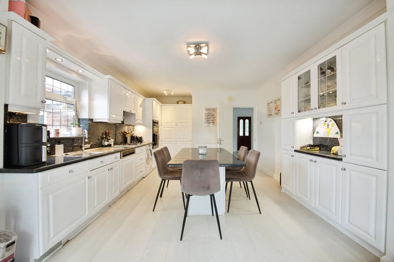 Cadogan Gardens, London, N21, photo 13