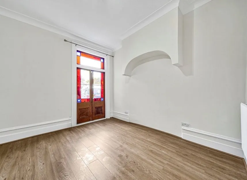 Beaconsfield Road, New Southgate, N11, photo 3