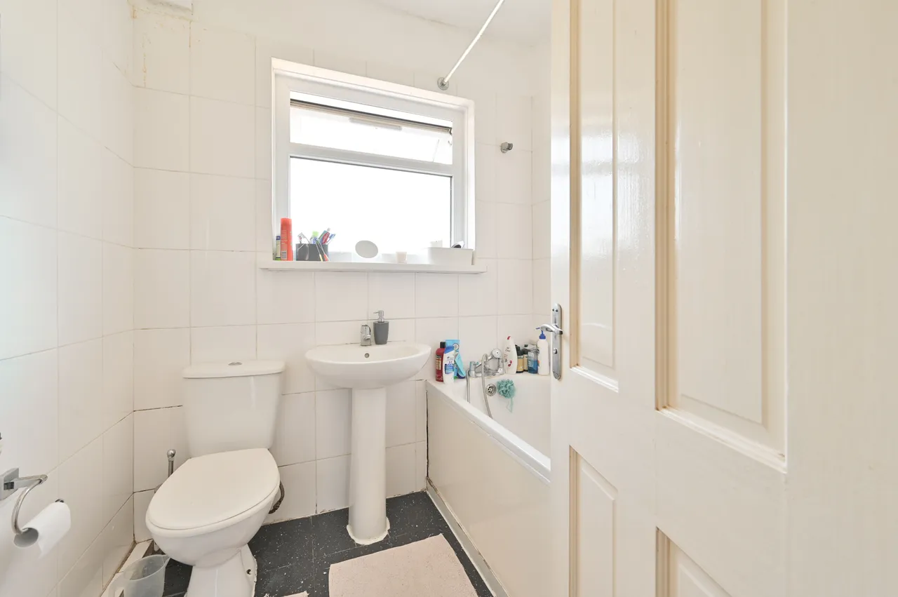 35 Rayners Lane, Harrow, photo 6
