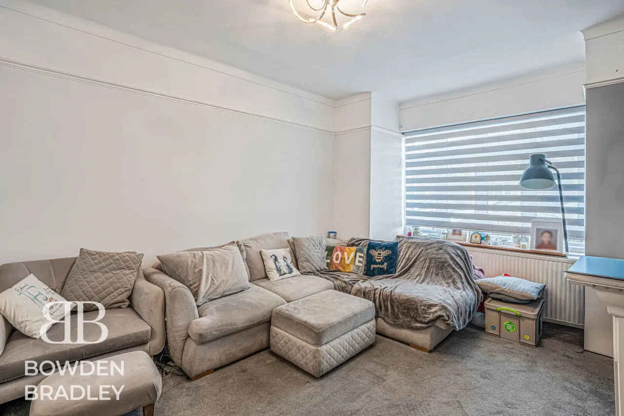 Malmesbury Road, South Woodford, E18, photo 21