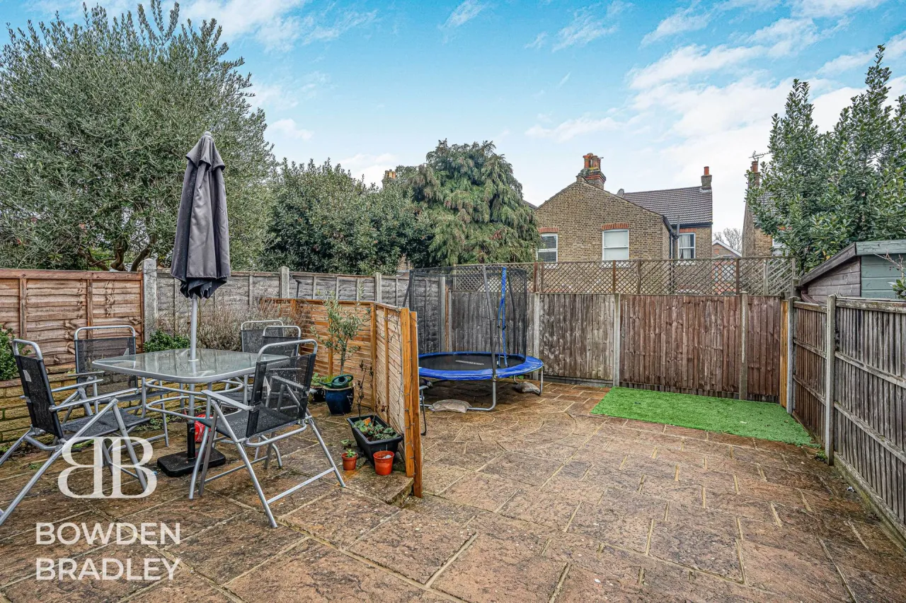 Malmesbury Road, South Woodford, E18, photo 36