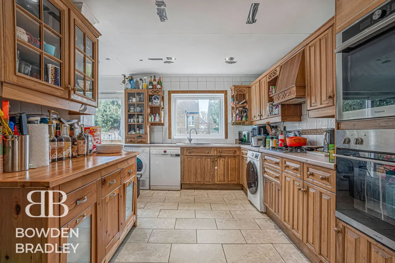 Malmesbury Road, South Woodford, E18, photo 25