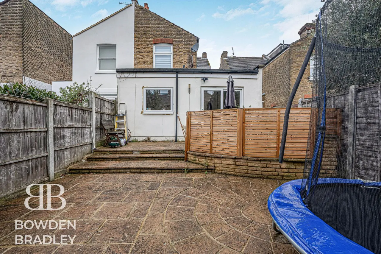Malmesbury Road, South Woodford, E18, photo 37