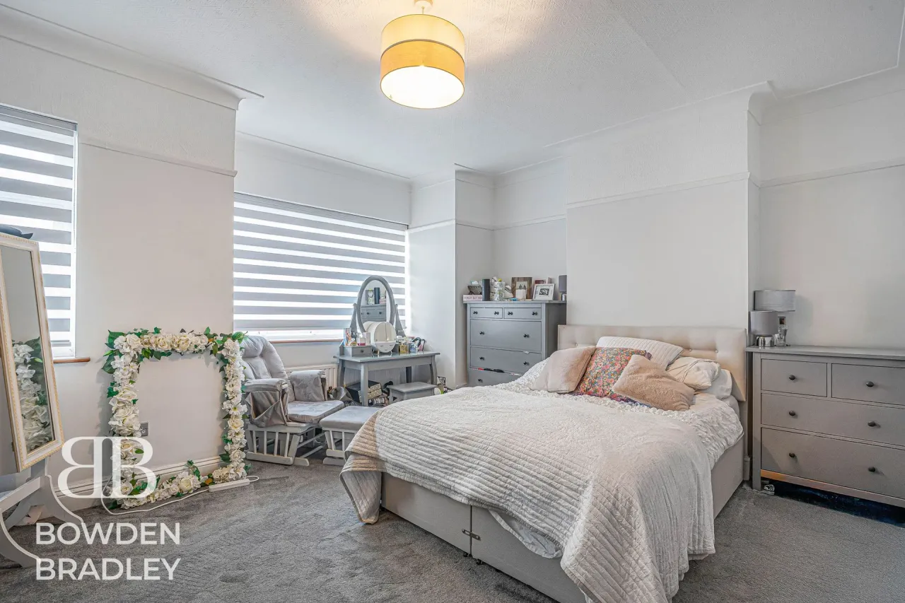 Malmesbury Road, South Woodford, E18, photo 12