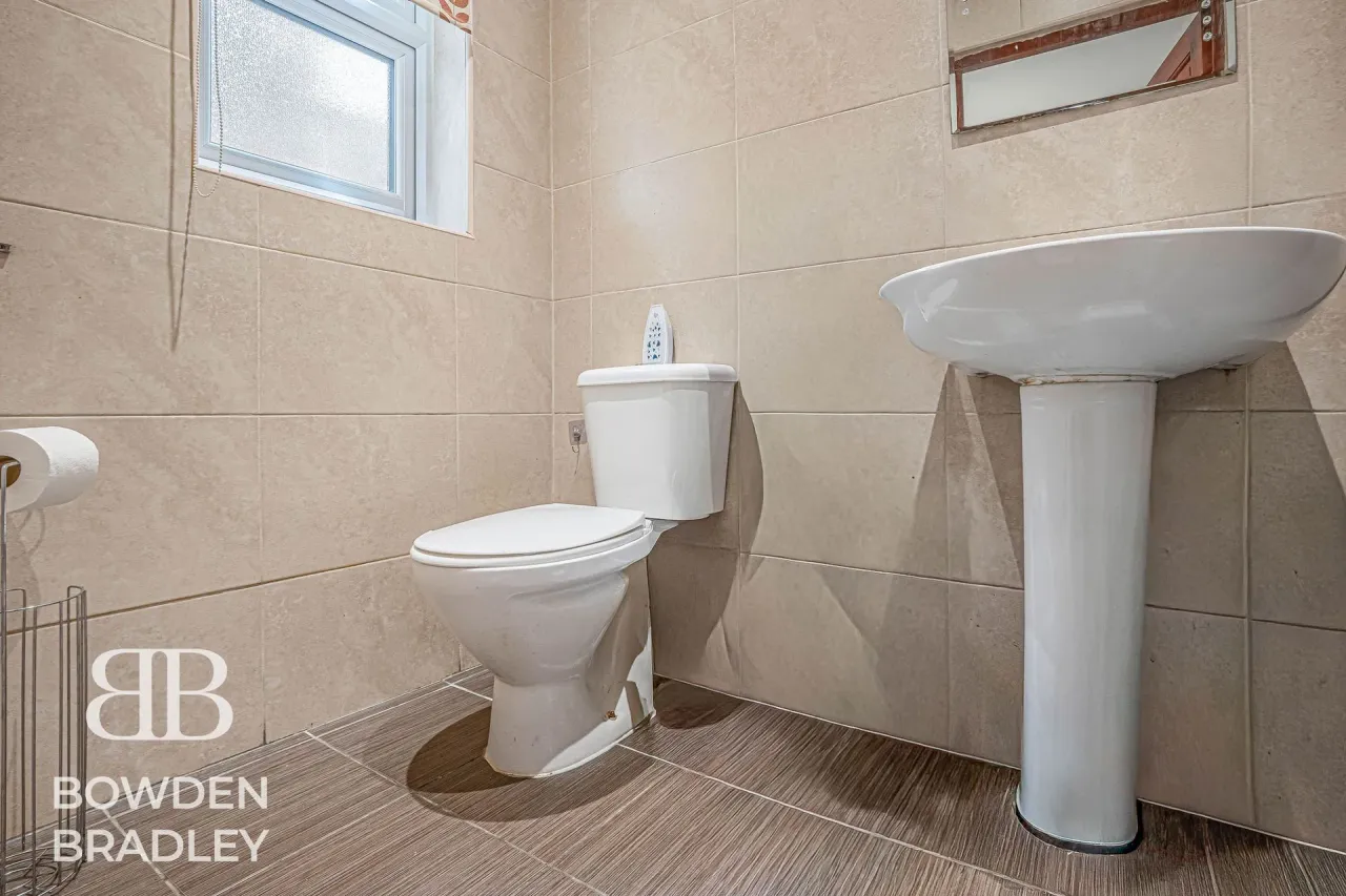Malmesbury Road, South Woodford, E18, photo 8