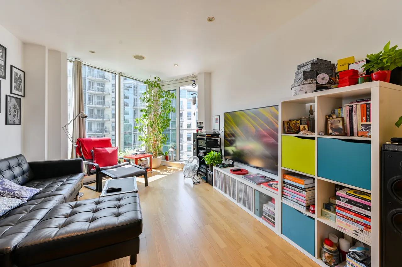 30 Kingfisher House, Battersea Reach, Juniper Drive, London, photo 2