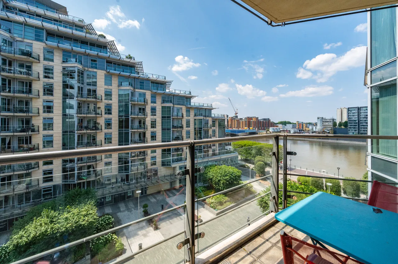 30 Kingfisher House, Battersea Reach, Juniper Drive, London, photo 3