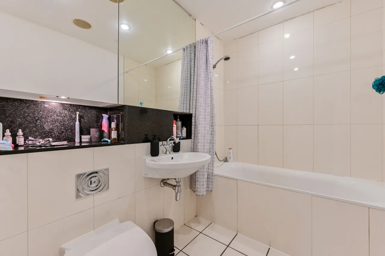 30 Kingfisher House, Battersea Reach, Juniper Drive, London, photo 6