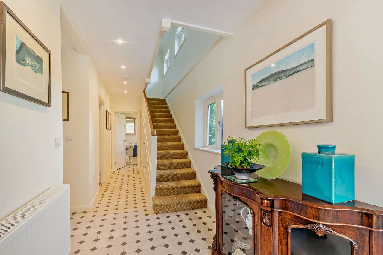 Petworth Road, Haslemere, Surrey, GU27 2HX, photo 10