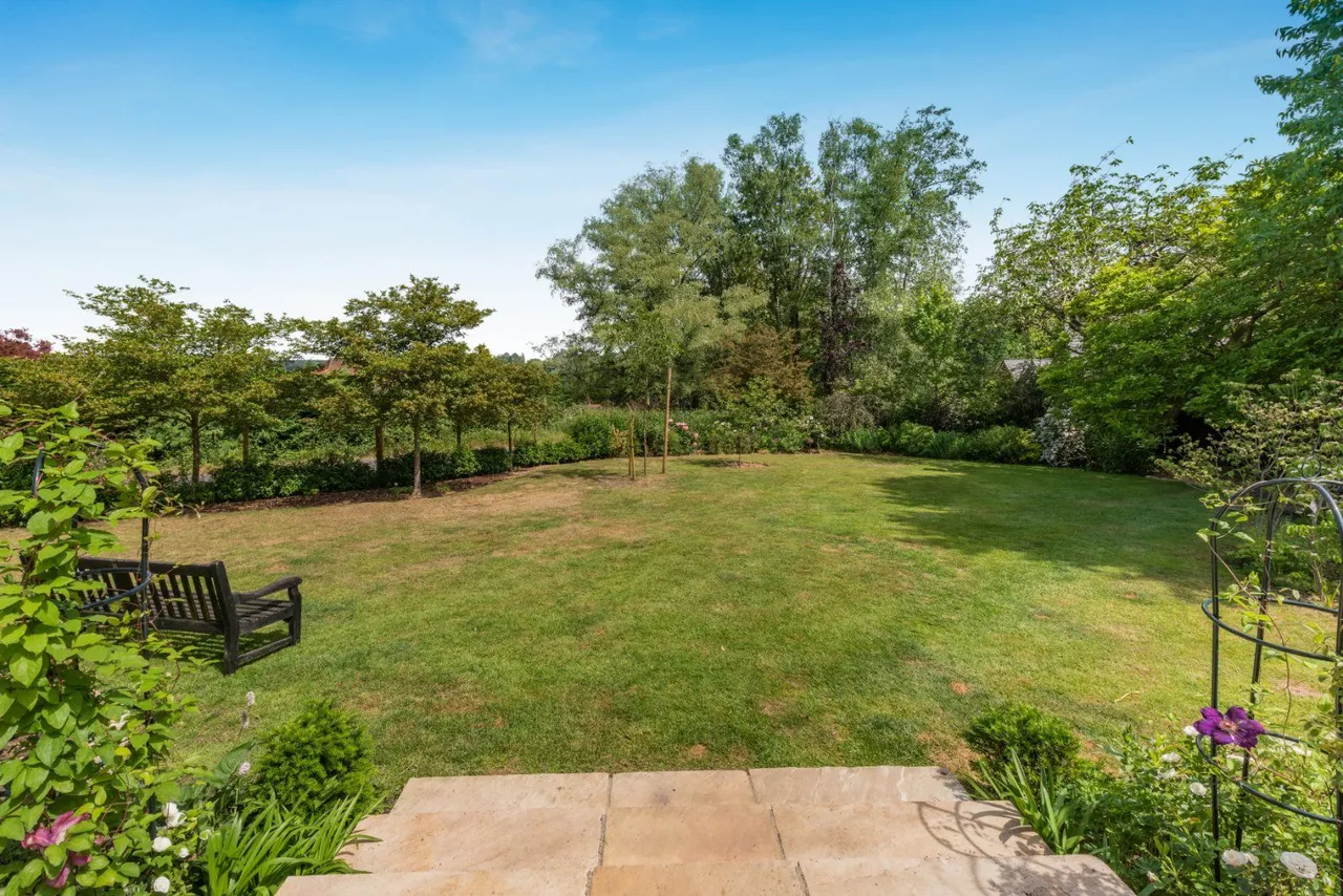 Petworth Road, Haslemere, Surrey, GU27 2HX, photo 9