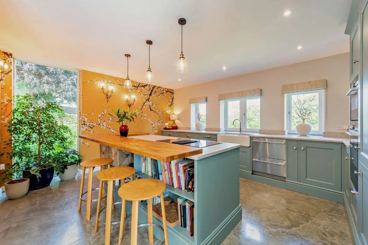 Petworth Road, Haslemere, Surrey, GU27 2HX, photo 3