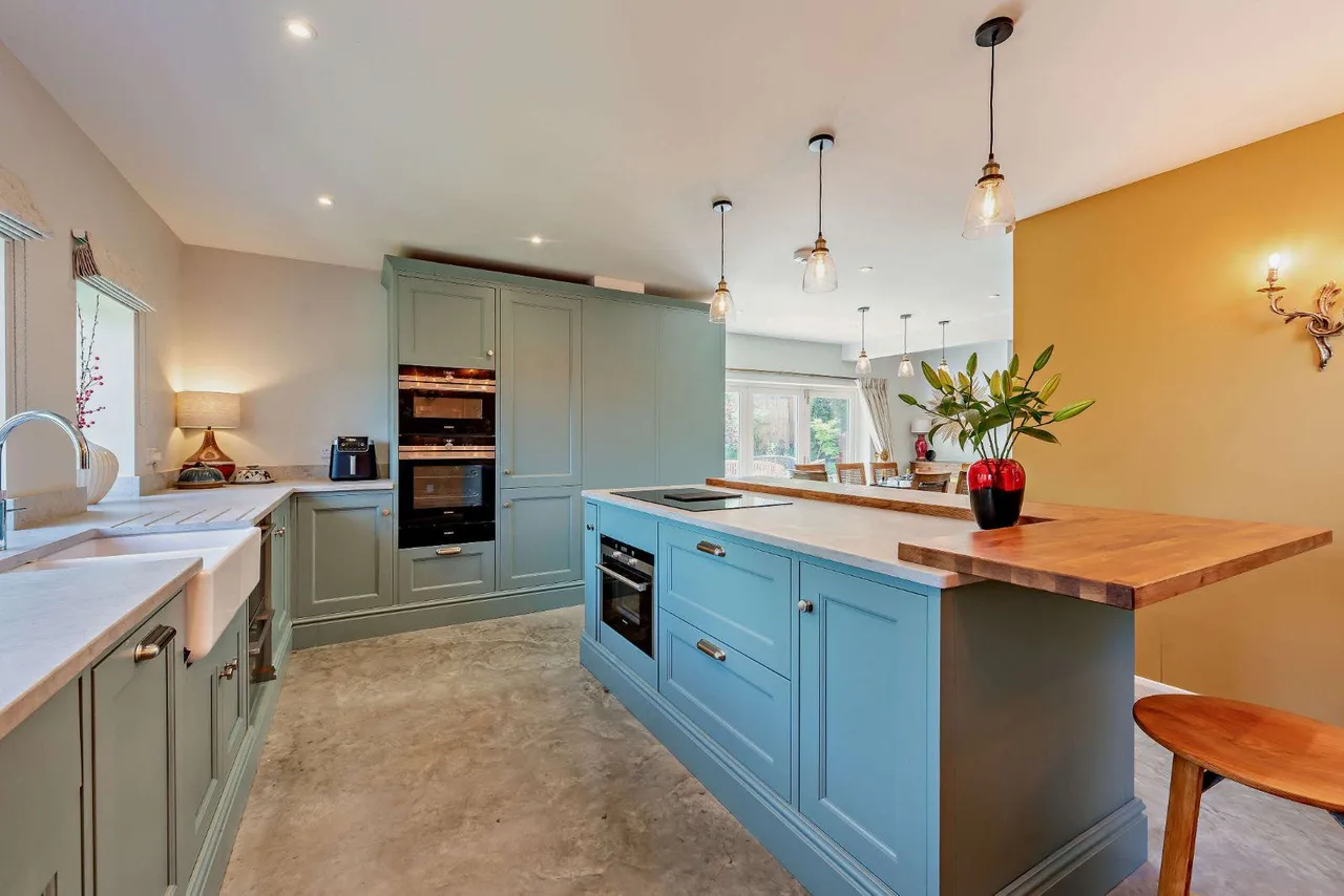 Petworth Road, Haslemere, Surrey, GU27 2HX, photo 5