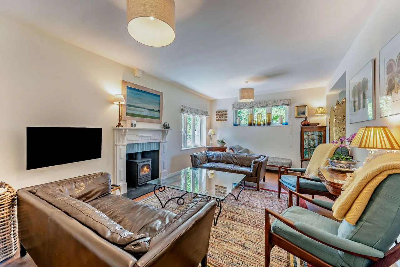 Petworth Road, Haslemere, Surrey, GU27 2HX, photo 12