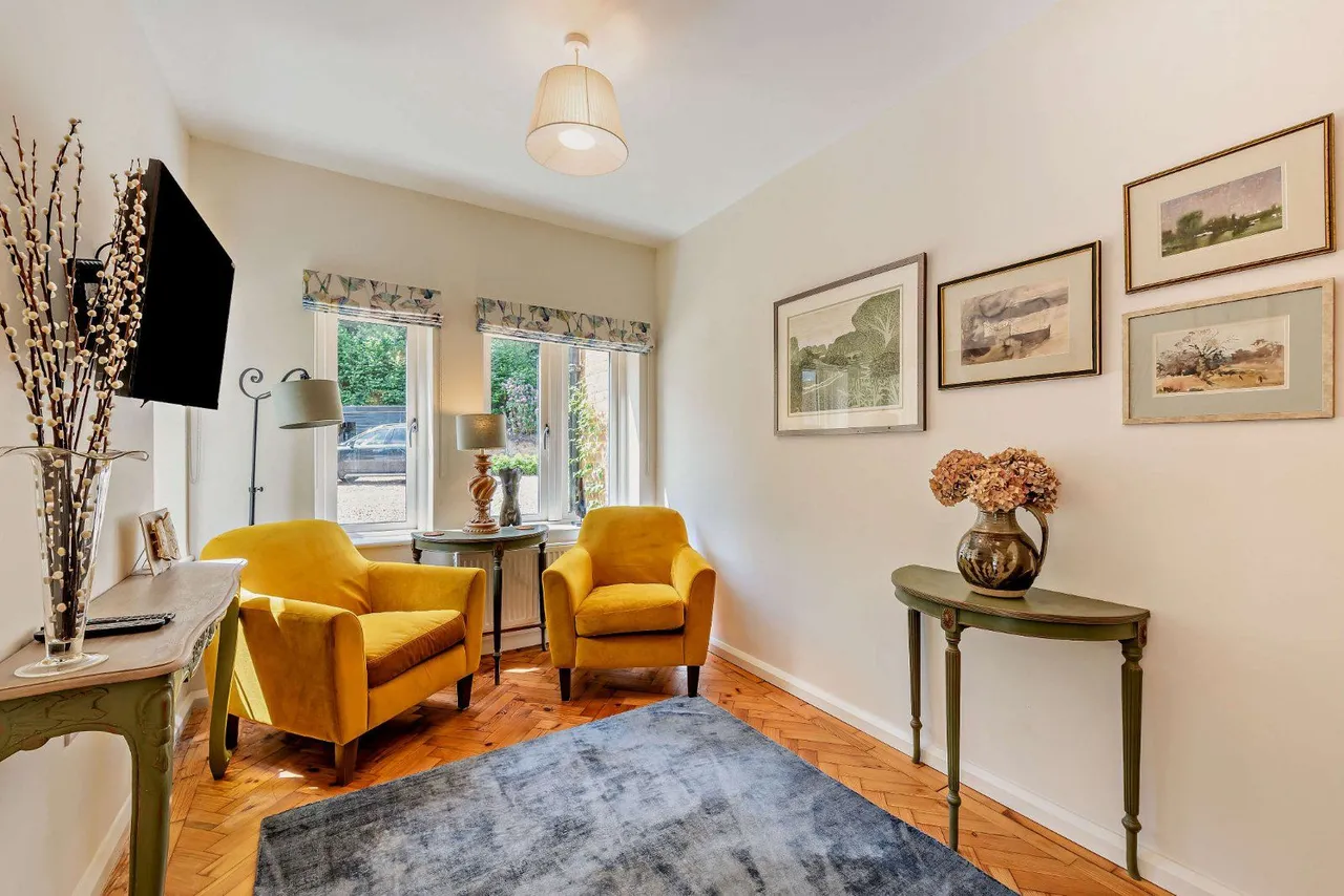 Petworth Road, Haslemere, Surrey, GU27 2HX, photo 6