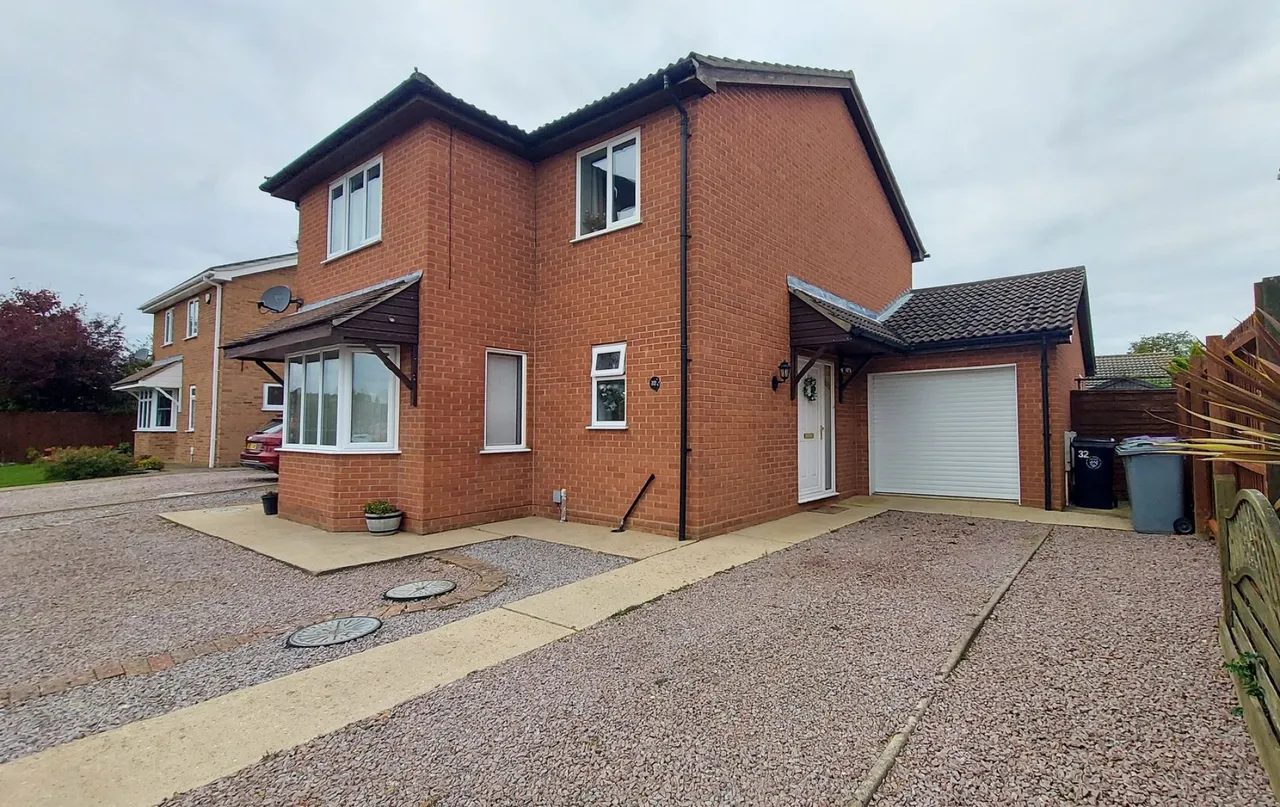3 bed house for sale — Hawthorn Road, Bourne, PE10