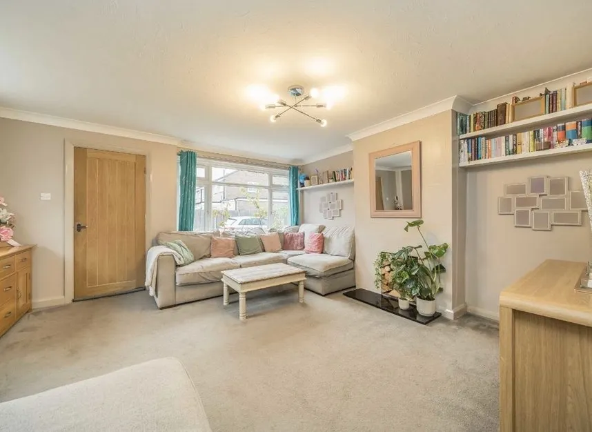 Stroud Way, Ashford, TW15, photo 2
