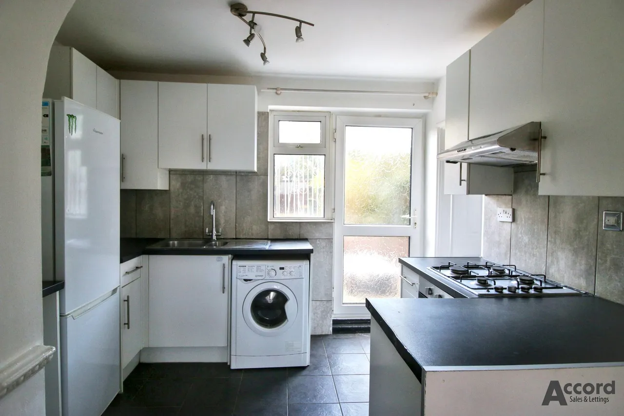Hewett Road, Dagenham, RM8, photo 2