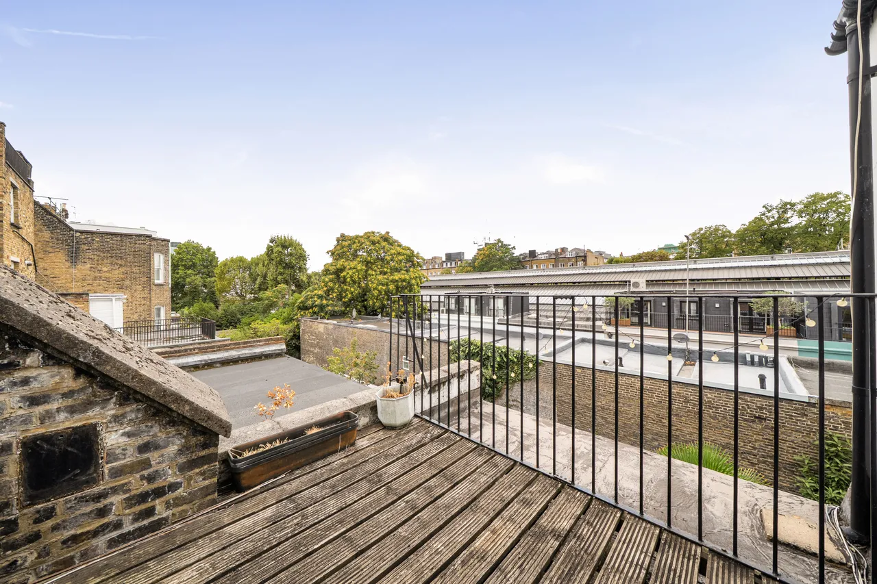 Flat 5, 4 Penywern Road, London, photo 5