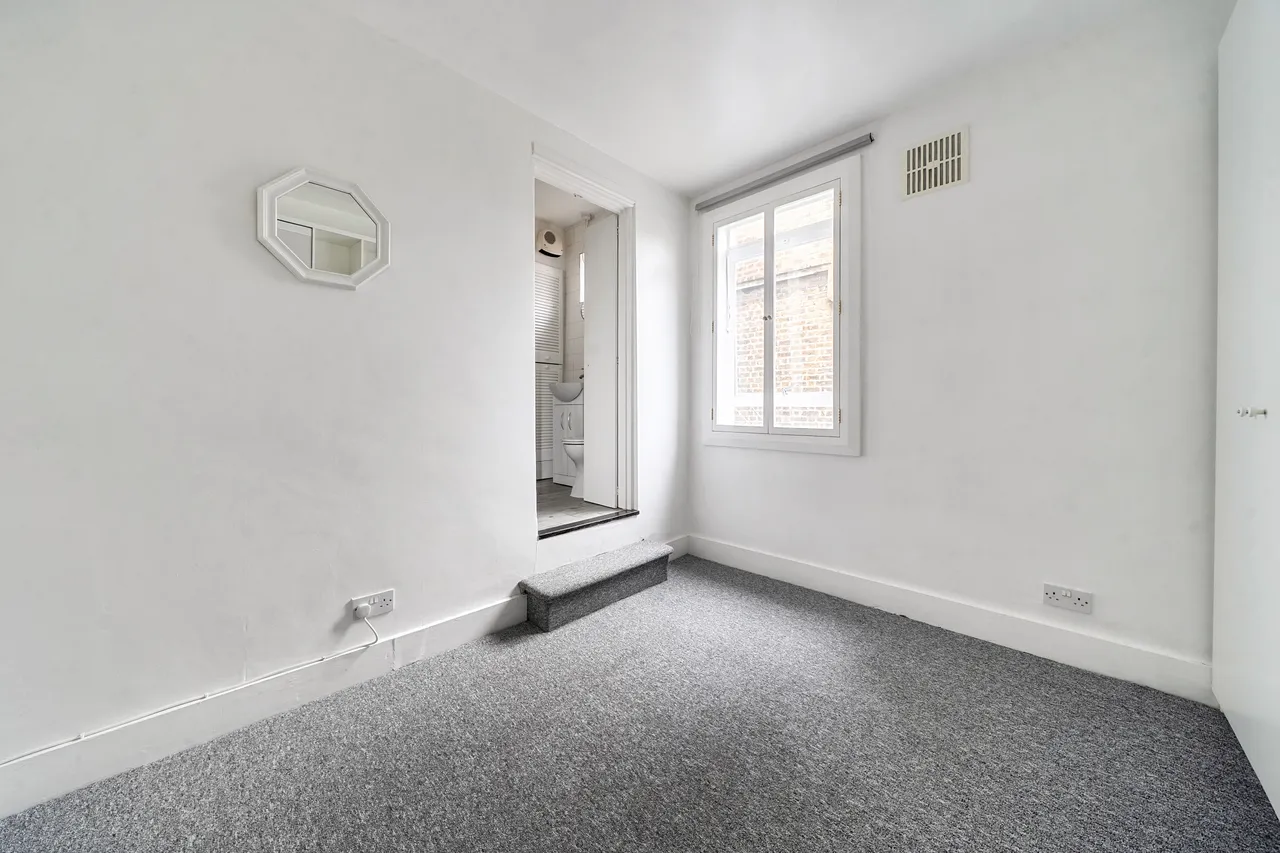Flat 5, 4 Penywern Road, London, photo 6