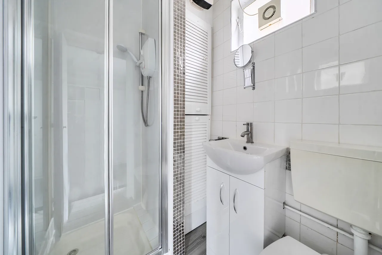 Flat 5, 4 Penywern Road, London, photo 11