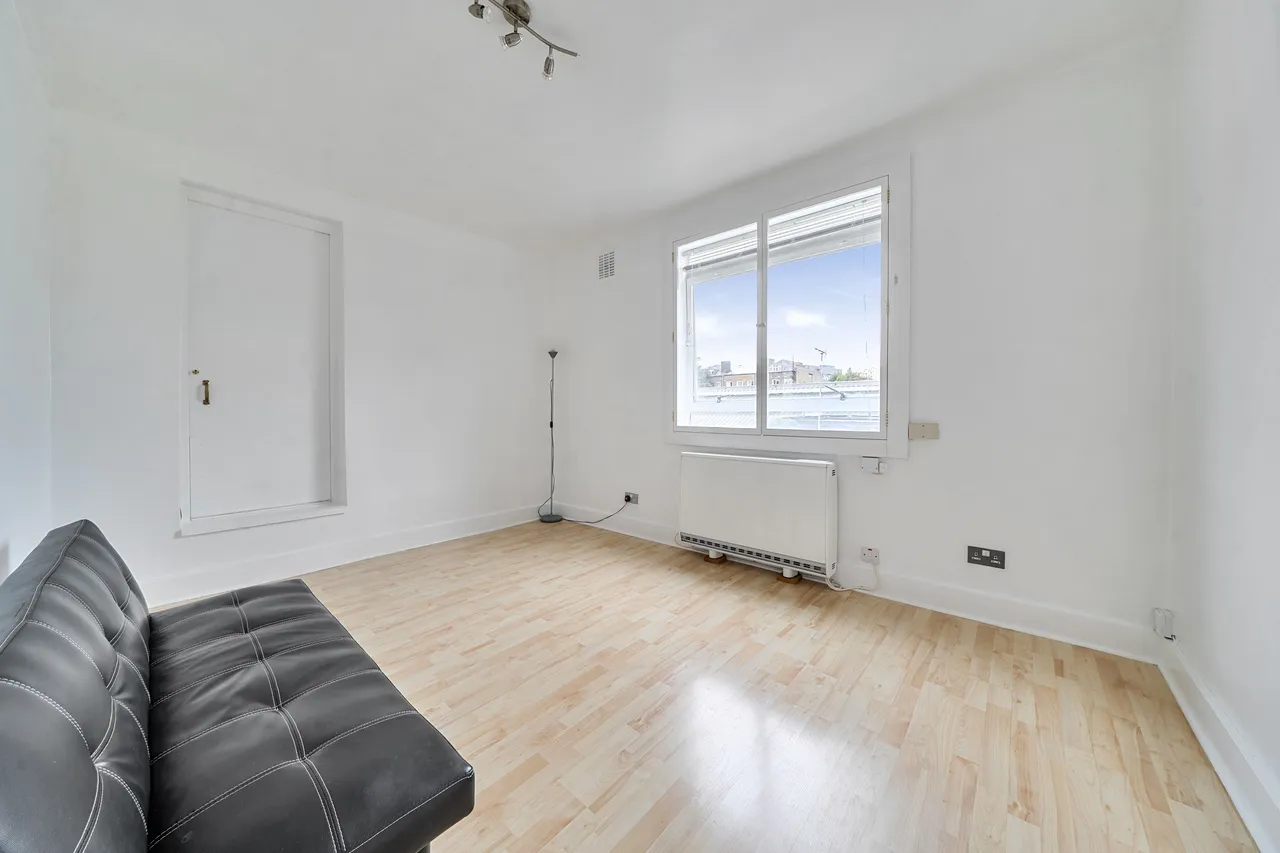 Flat 5, 4 Penywern Road, London, photo 3