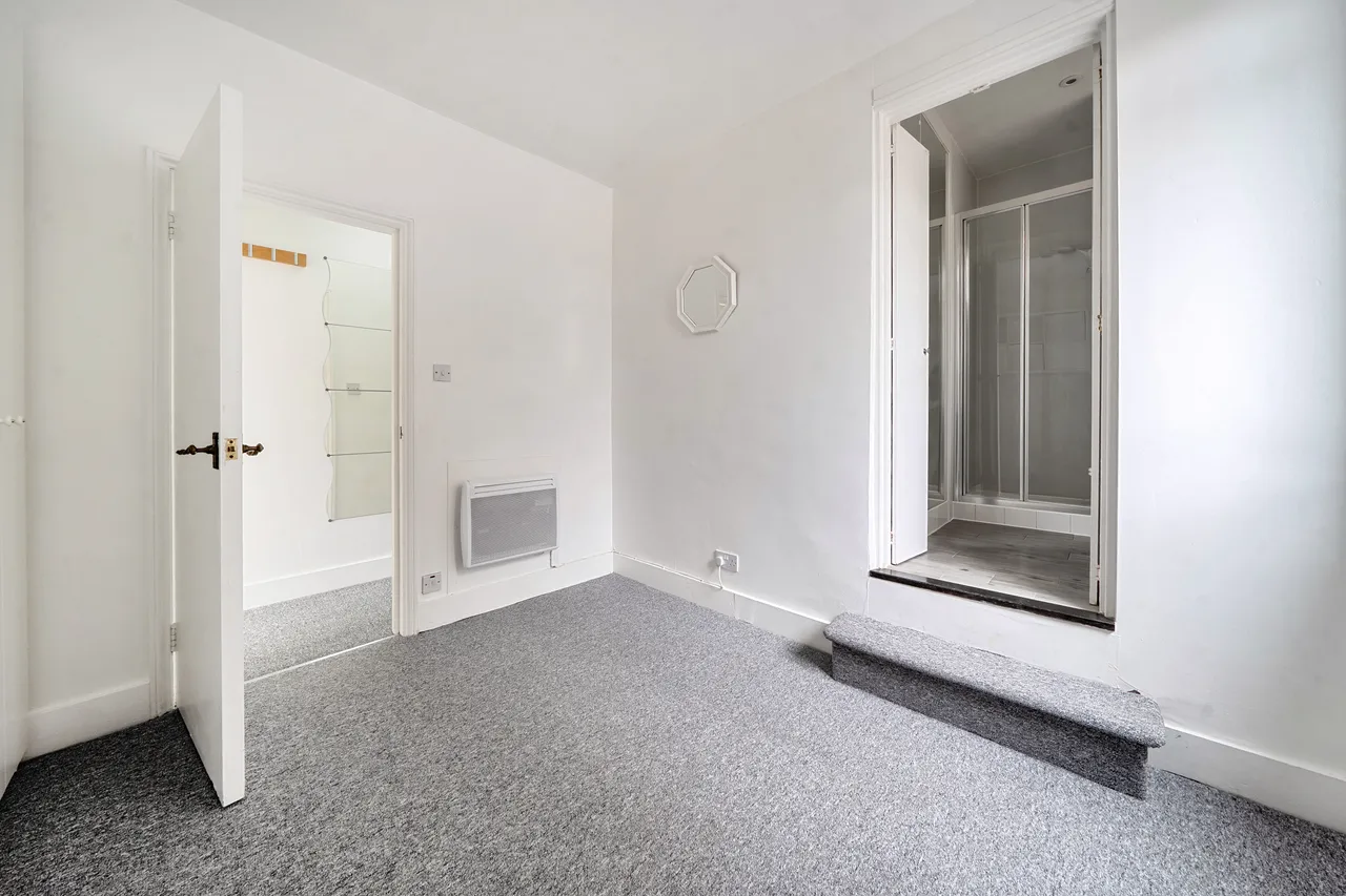 Flat 5, 4 Penywern Road, London, photo 10