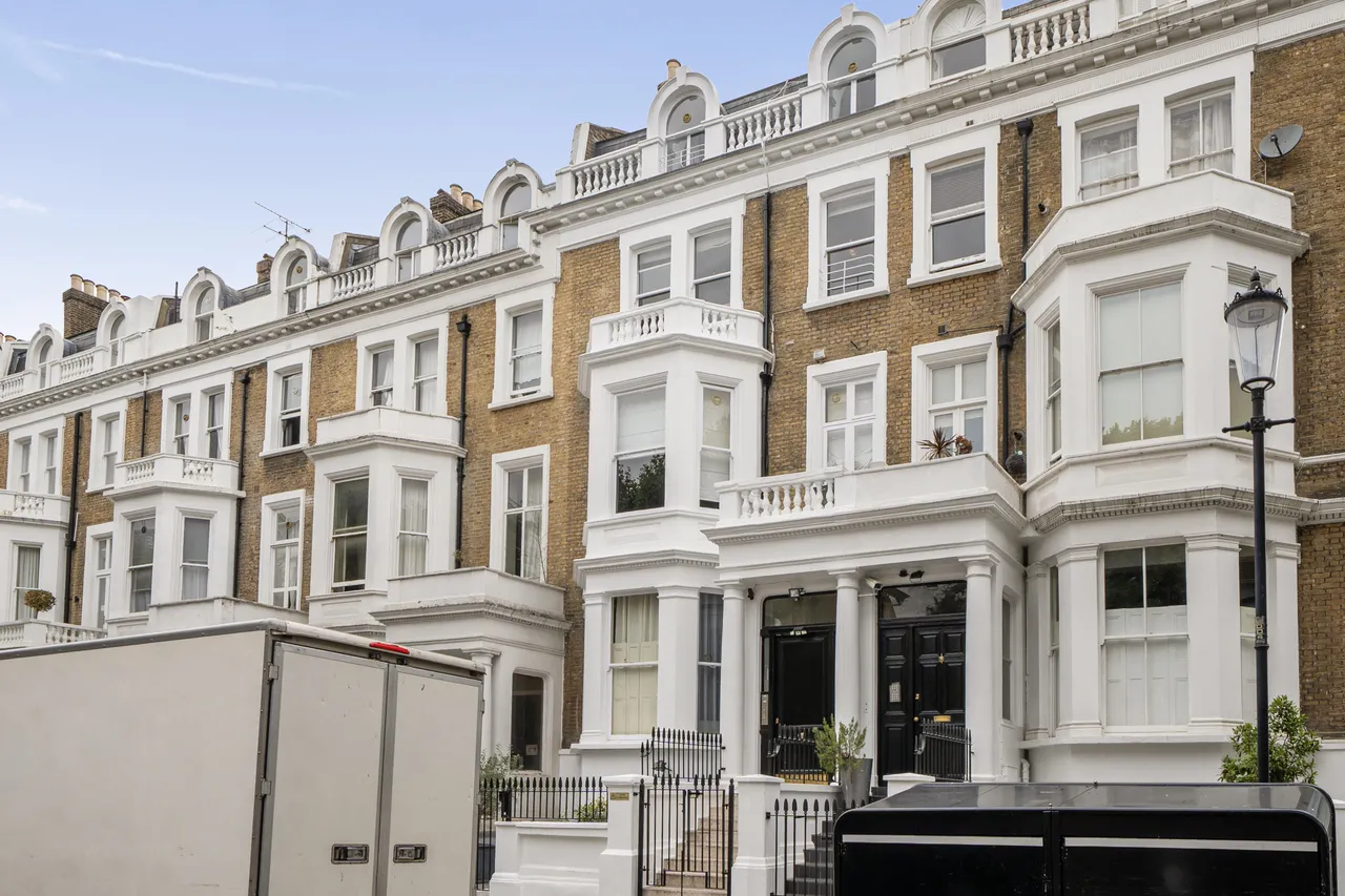 Flat 5, 4 Penywern Road, London, photo 2