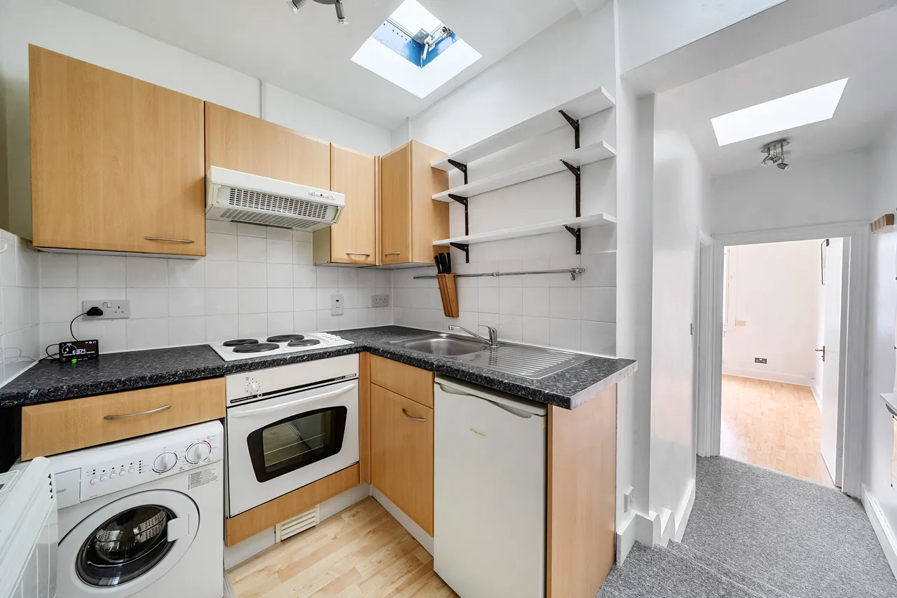 Flat 5, 4 Penywern Road, London, photo 8