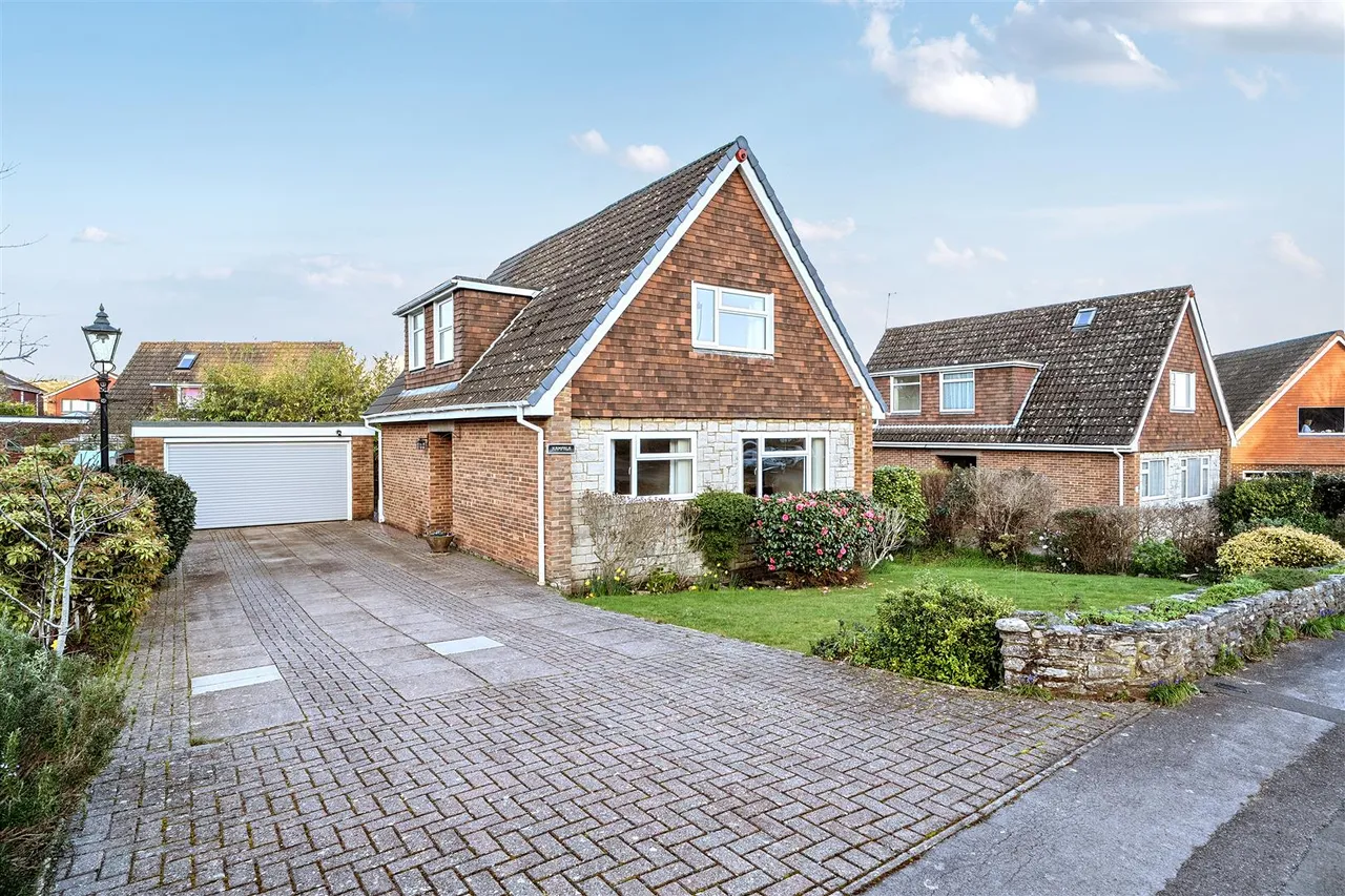 3 bed property for sale — Hill Place, Bursledon