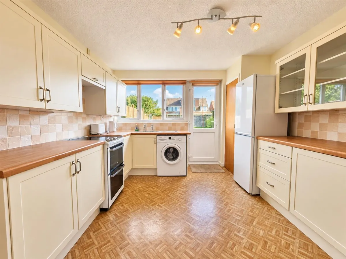 Barnacre Drive, Hucclecote, GL3, photo 3